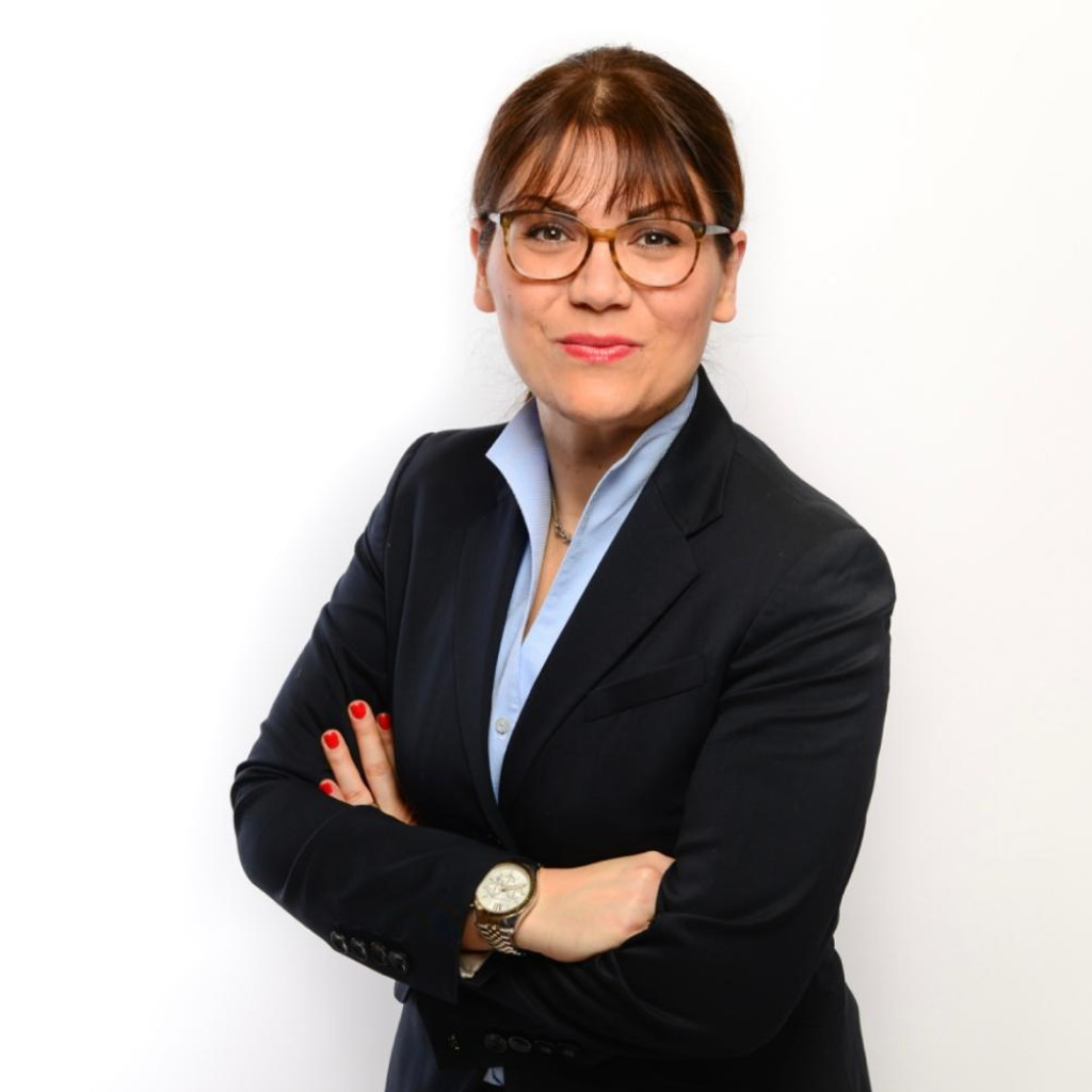 Frau Silke Clausen-Foglia .