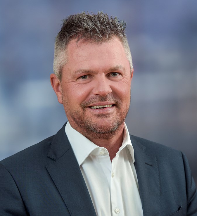 Herr Wolfgang Felser .