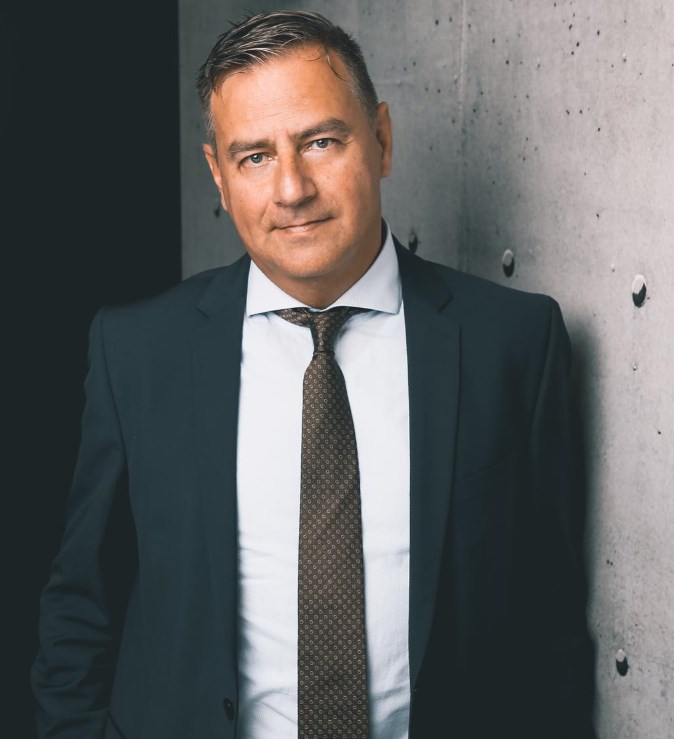 Herr Dominik Schillaci .