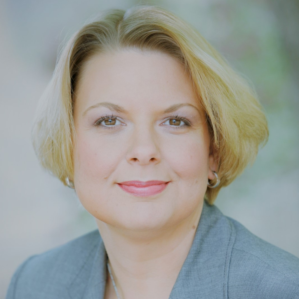 Frau Melanie Kleebauer .