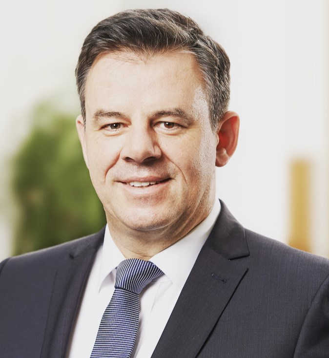 Herr Ralph Dürrschnabel .