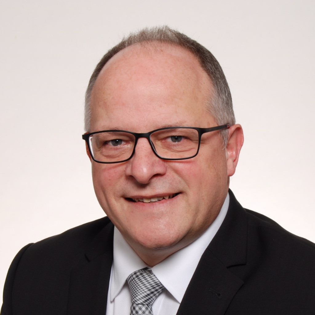 Herr Thomas Betz .