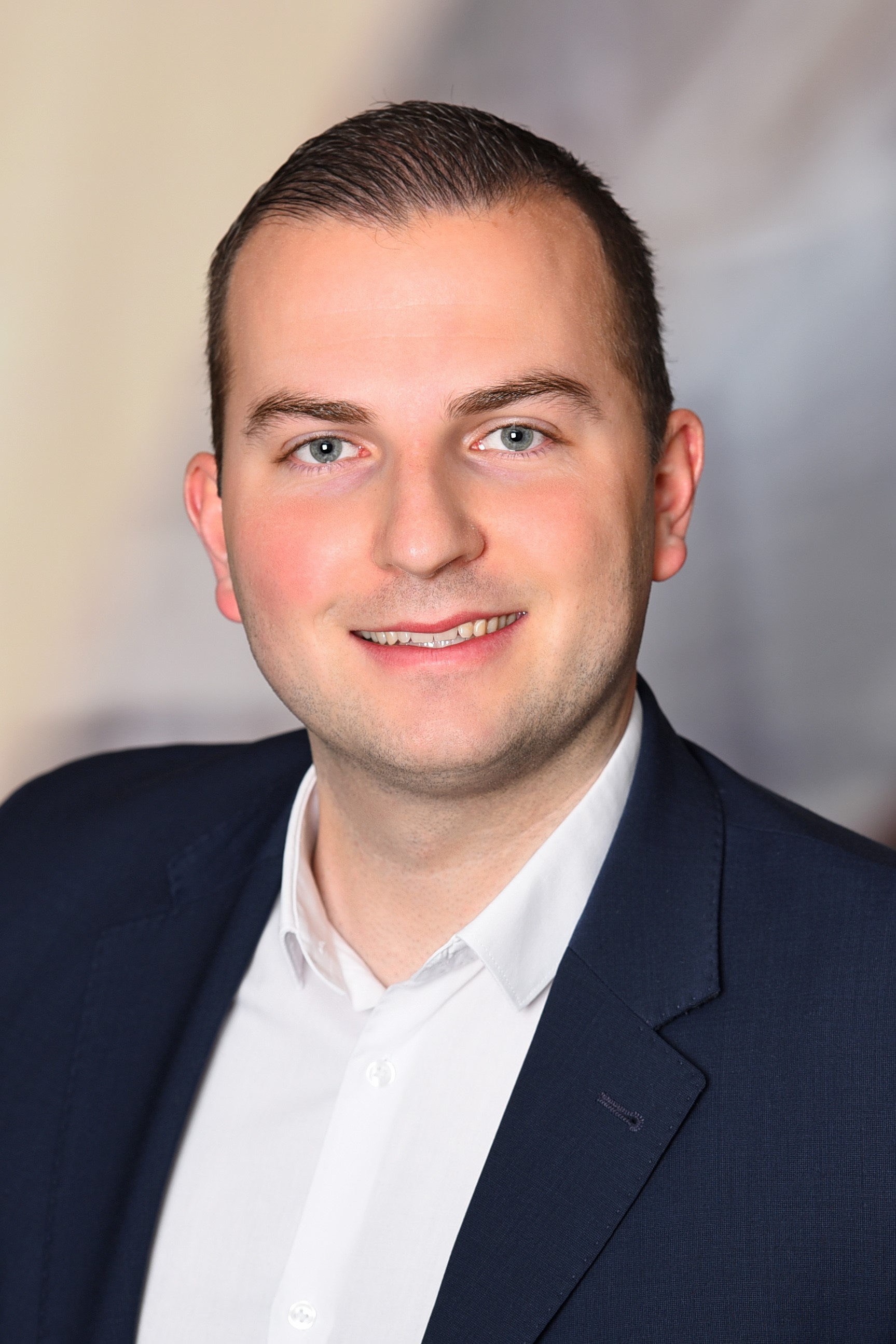 Herr Markus Singer .