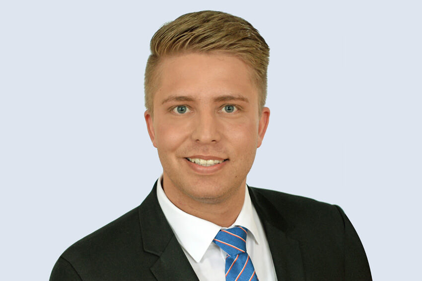 Herr Timo Oertel .