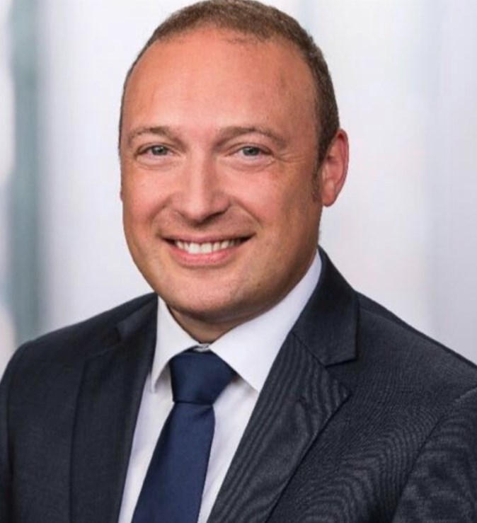 Herr Roland Papenberg .