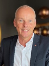 Herr Uwe Heise .