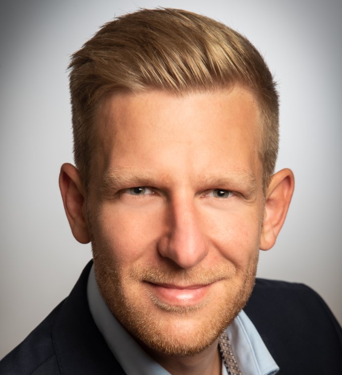 Herr Steffen Mertens .