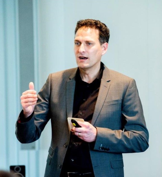 Herr Markus Unger .
