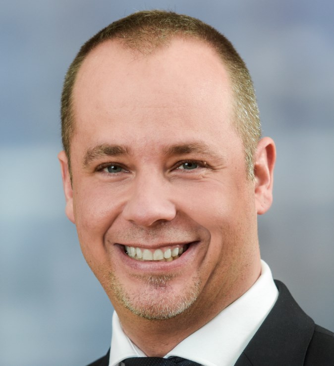 Herr Kevin Ottmar .