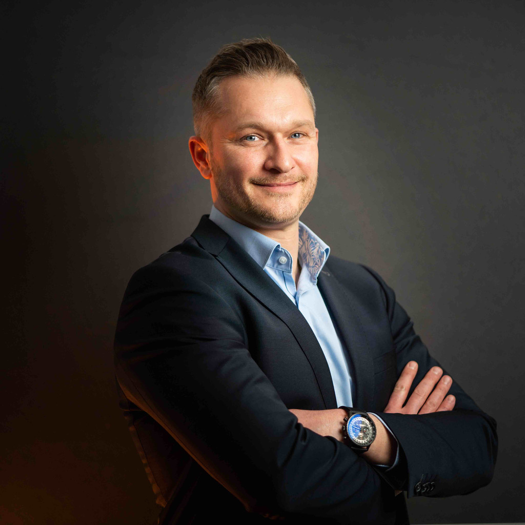 Herr Stefan Fibiger .